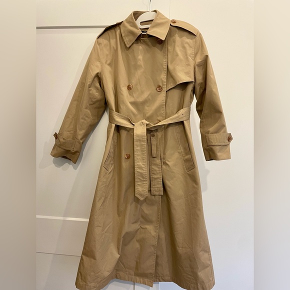 misty harbor Jackets & Blazers - Vintage Misty Harbor Tan Trench Coat with removable lining - 8P